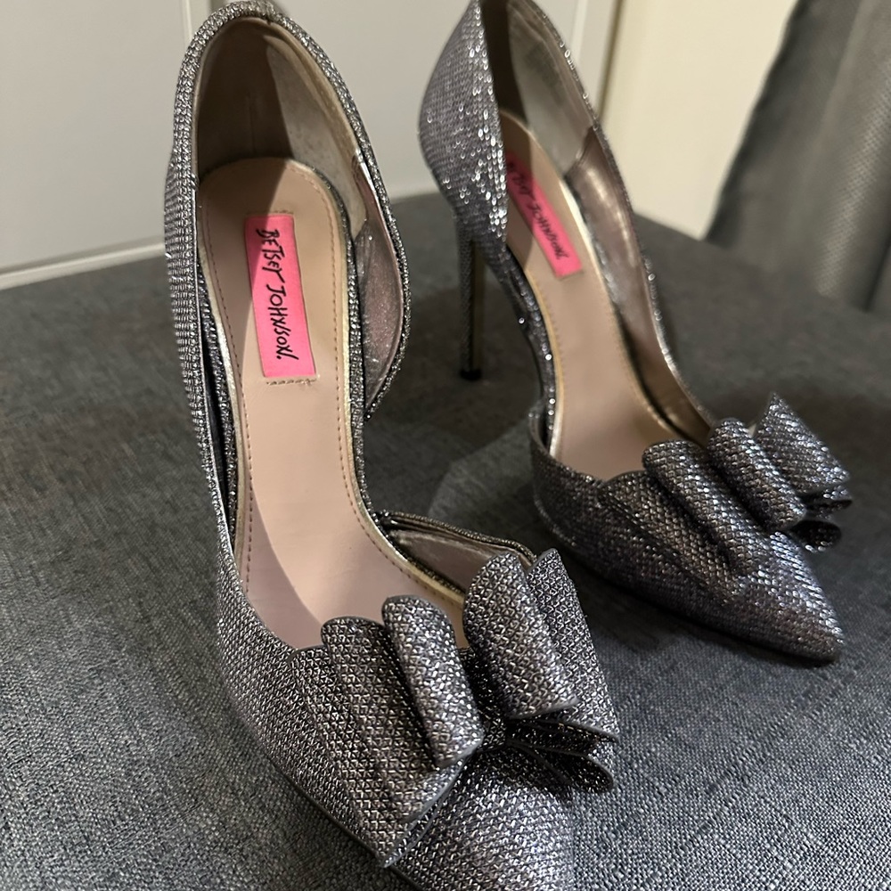 Betsey Johnson PRINCE d'Orsay Pump